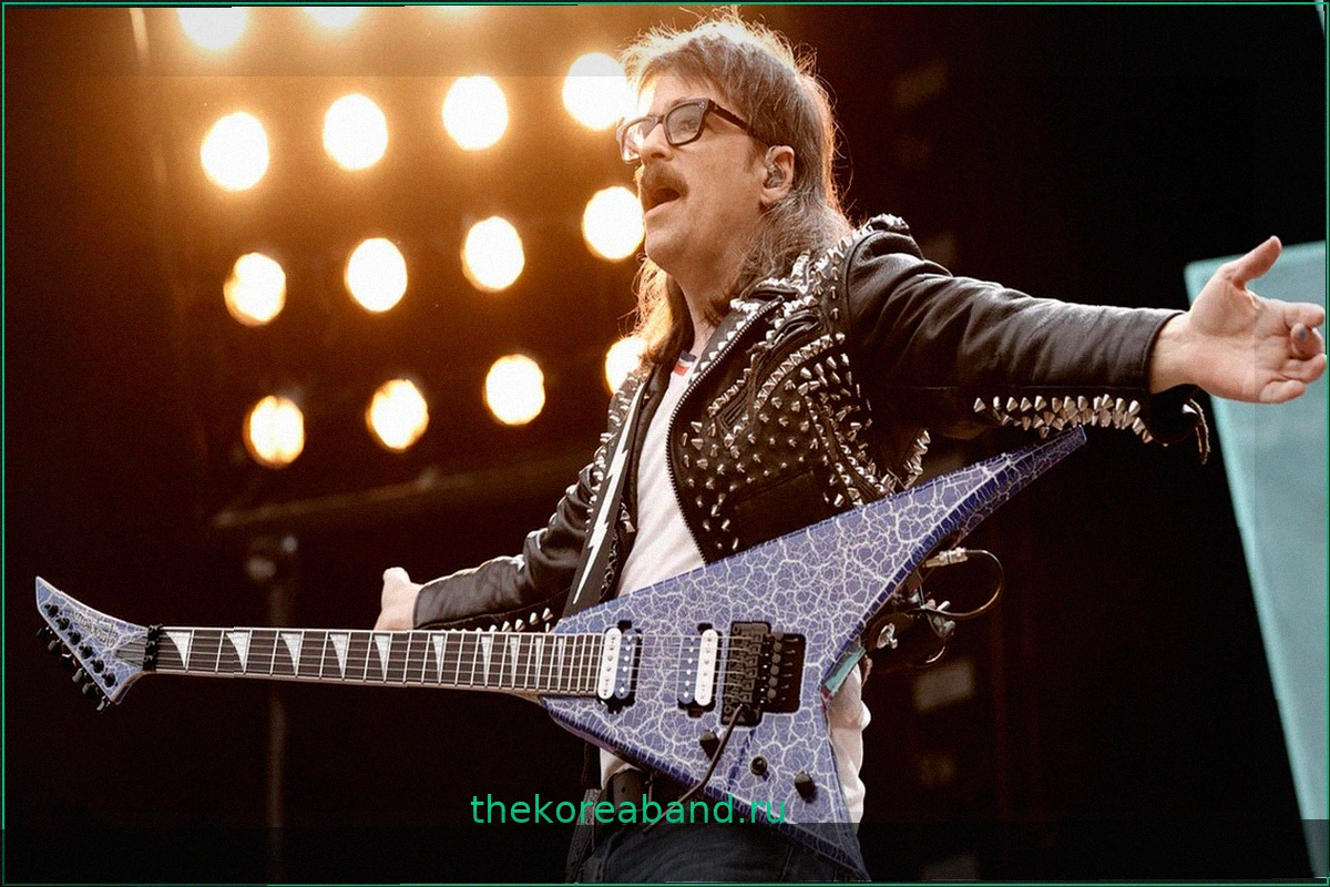 Фронтмен Weezer Риверс Куомо Загрузил Множество Акустических Каверов на YouTube, Вызвав Вопросы о «Приватности»